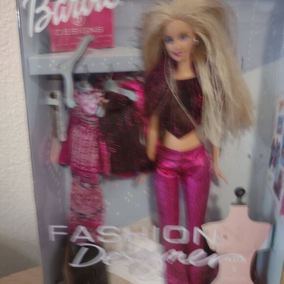 Barbie Fashion Designer Doll with accessories - Picture 1 of 4